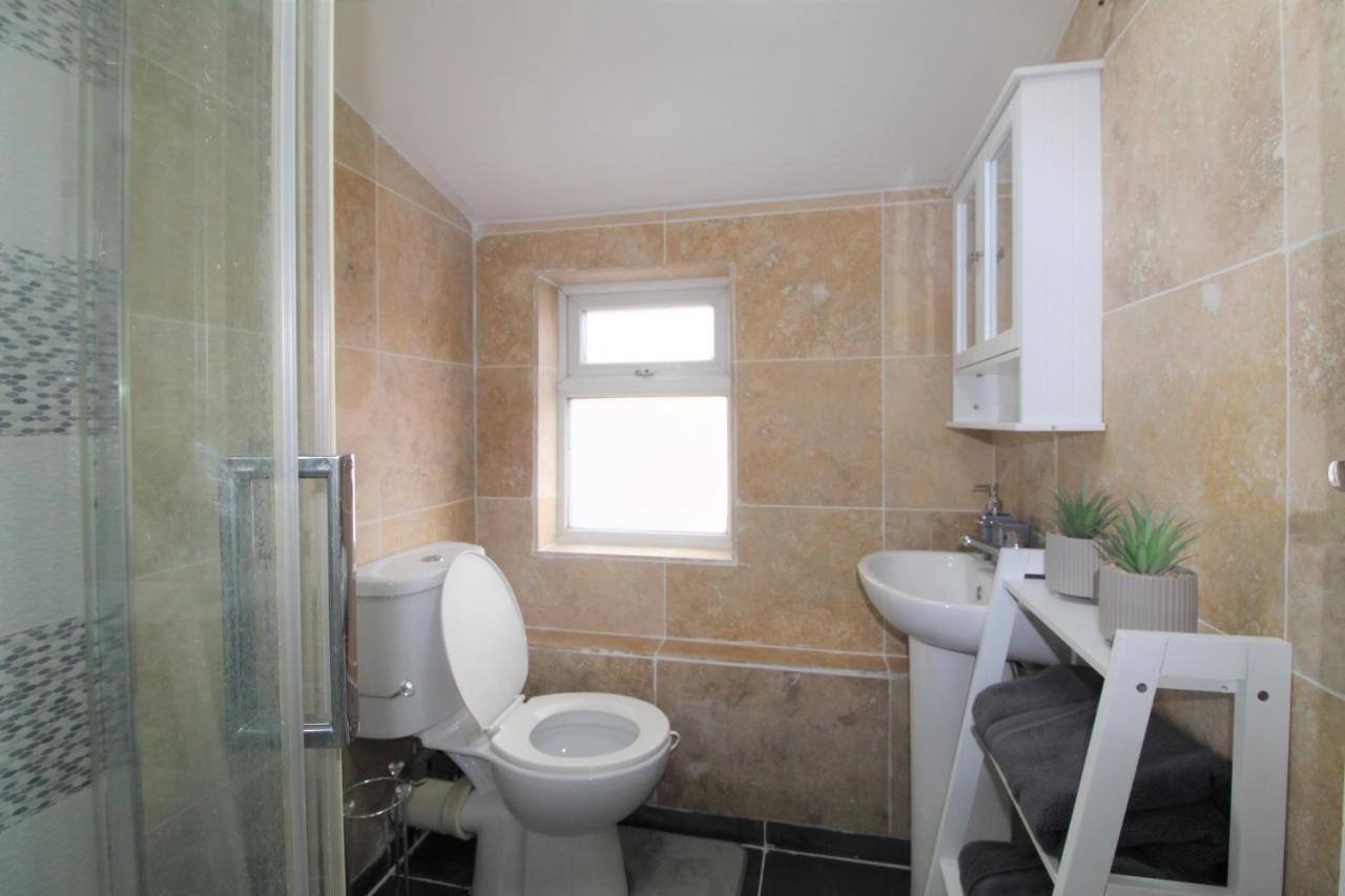 Studio 2 Min Walk To Upton Park Station London Exterior photo